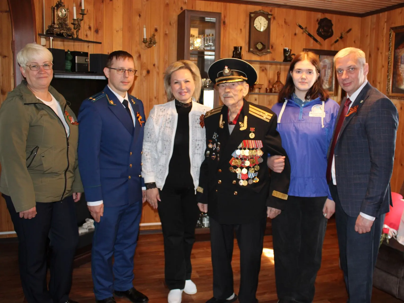 Возложение цветов к памятнику воинам с.Опеченский Посад.