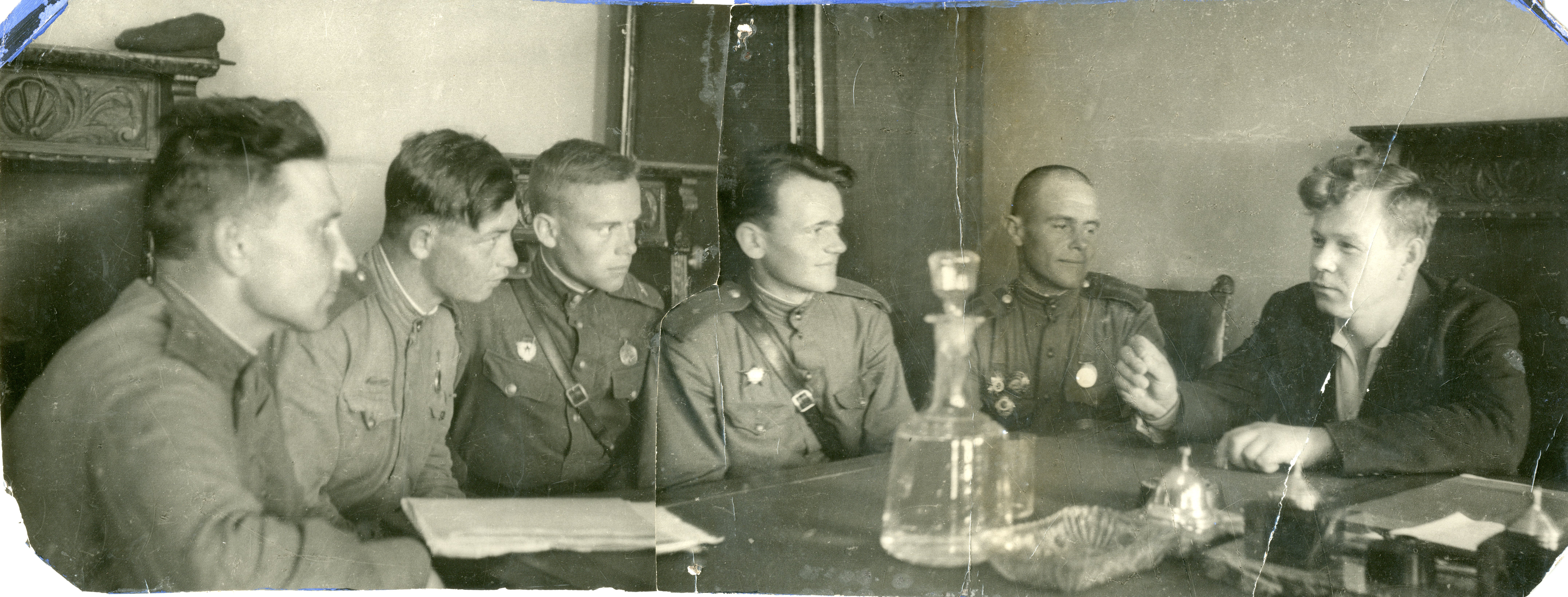 Делегация Волховского фронта на приеме у секретаря Горкома.